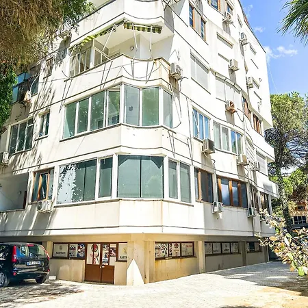 2 Bedrooms 1032 *