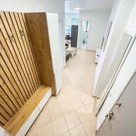 2 Bedrooms 1032 Apartment
