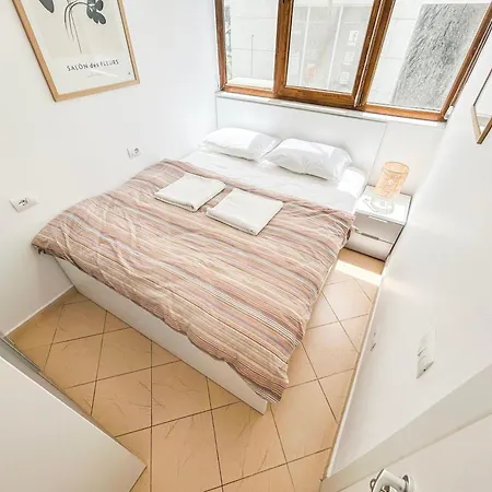 2 Bedrooms 1032 Apartment