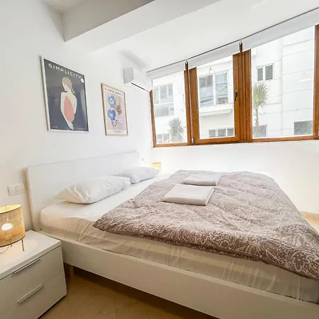 2 Bedrooms 1032 *
